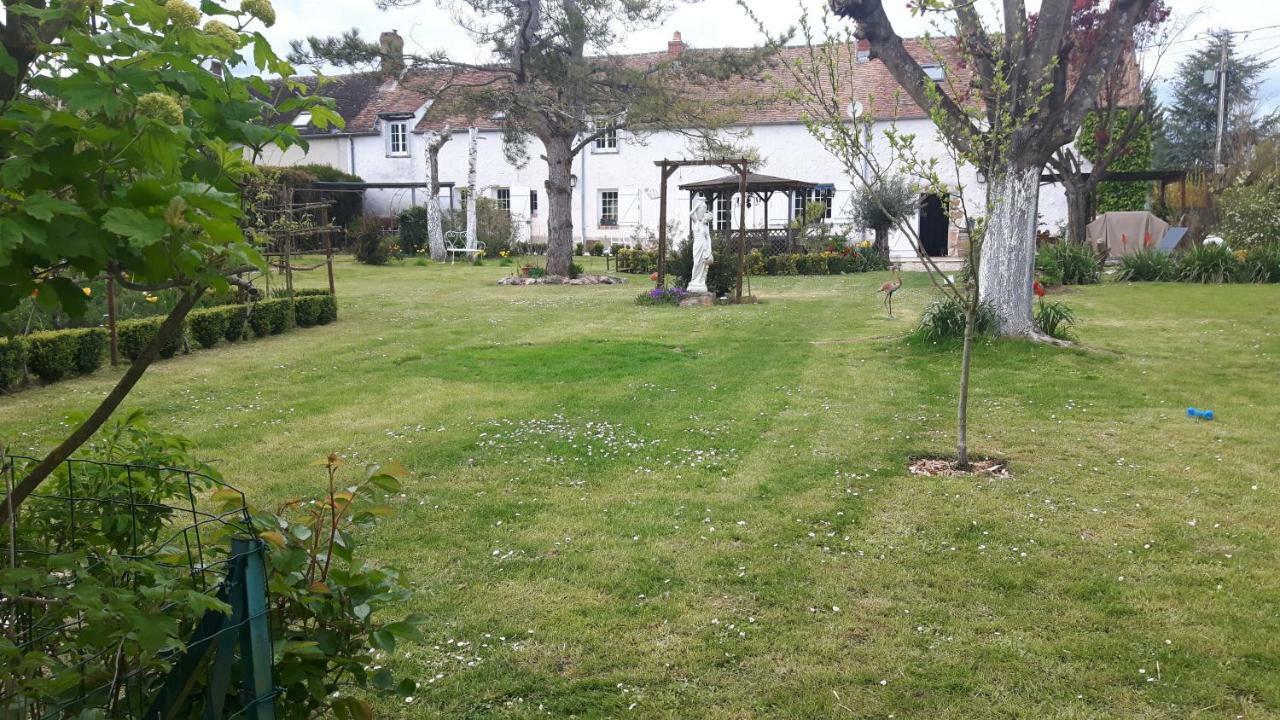 La Longere Des Glycines Bed & Breakfast Egligny Exterior photo