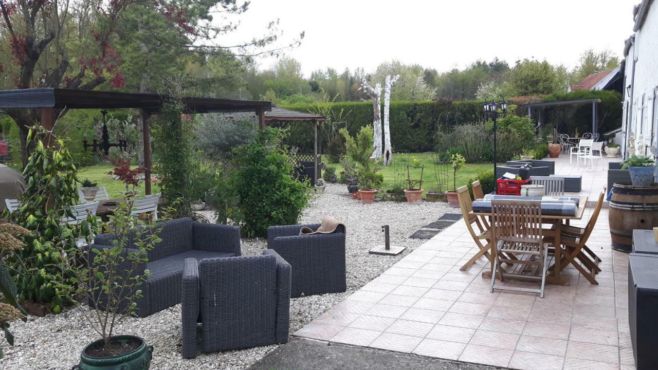 La Longere Des Glycines Bed & Breakfast Egligny Exterior photo