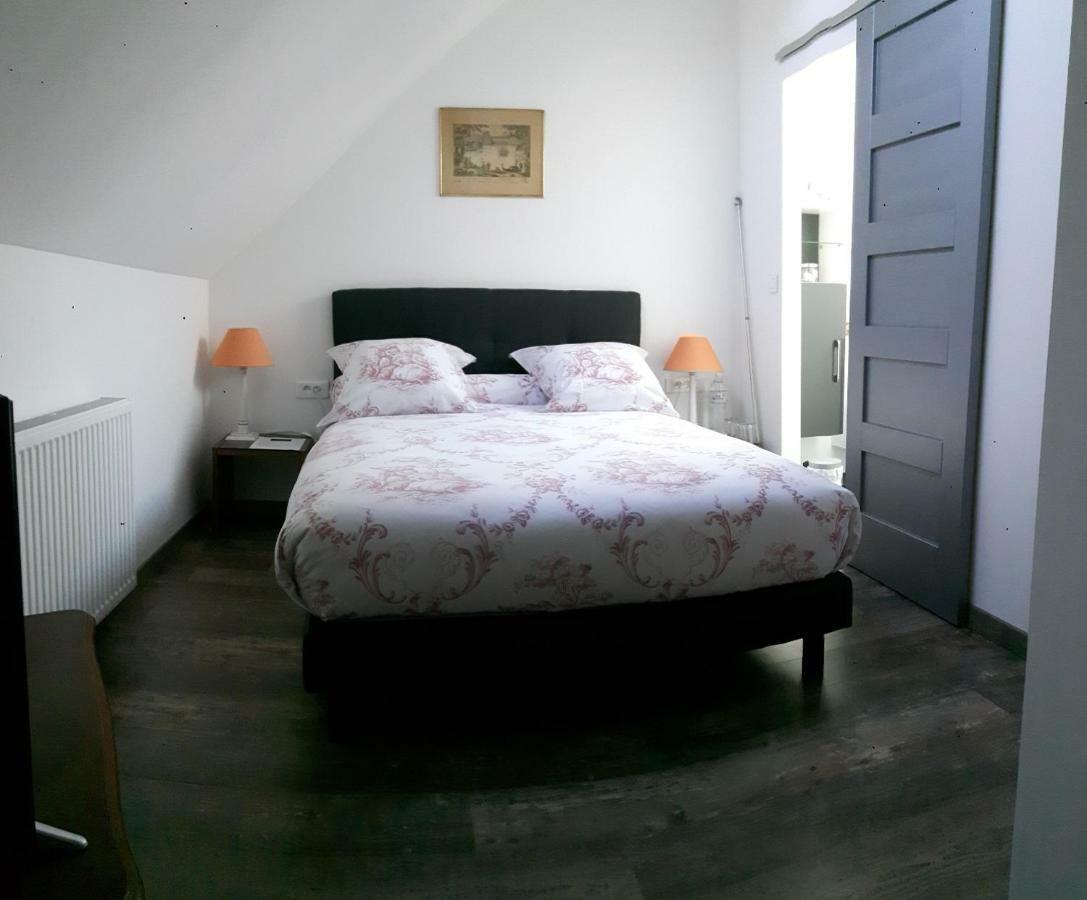 La Longere Des Glycines Bed & Breakfast Egligny Exterior photo